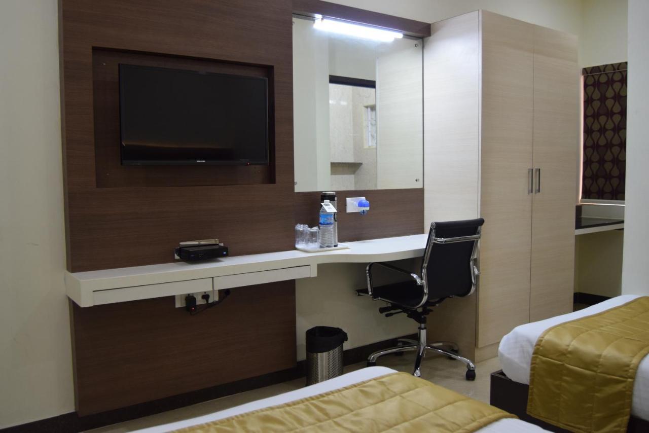Thiviyam Airport Hotel Ченай Екстериор снимка